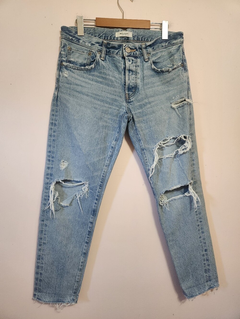 Moussy Vintage Branford Light Wash Distressed Raw Hem Tapered Denim Jeans 28